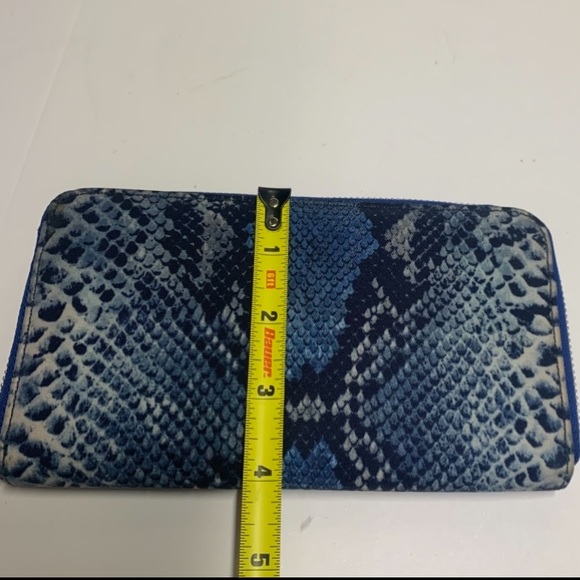 Stuart Weitzman Blue Python-Print Zip-Around Continental Wallet - RARE - Picture 11 of 12